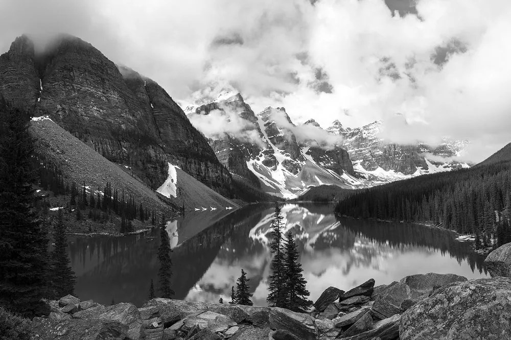 Carta da parati – Splendido paesaggio montano bianco e nero