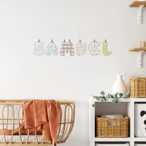Adesivo da parete per un bambino con un nome colorato | Inspio
