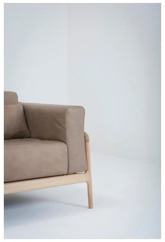 Divano in pelle di bufalo marrone chiaro con struttura in rovere massiccio , 210 cm Fawn - Gazzda