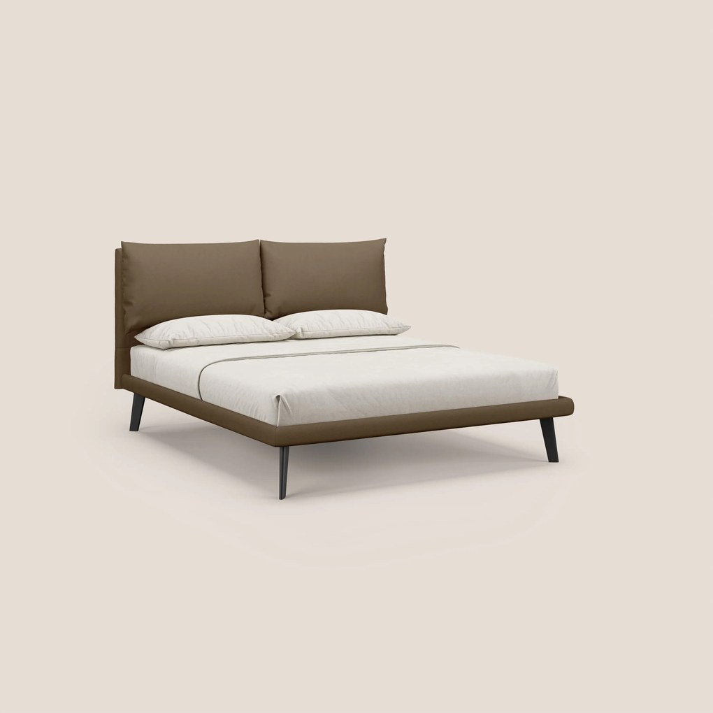 Astrid letto imbottito con piedi in legno in microfibra smacchiabile T11 marrone