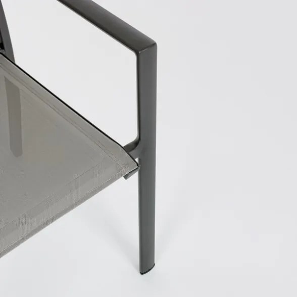 Sedia Da Esterno Antracite In Alluminio E Textilene Con Braccioli Konnor Bizzotto