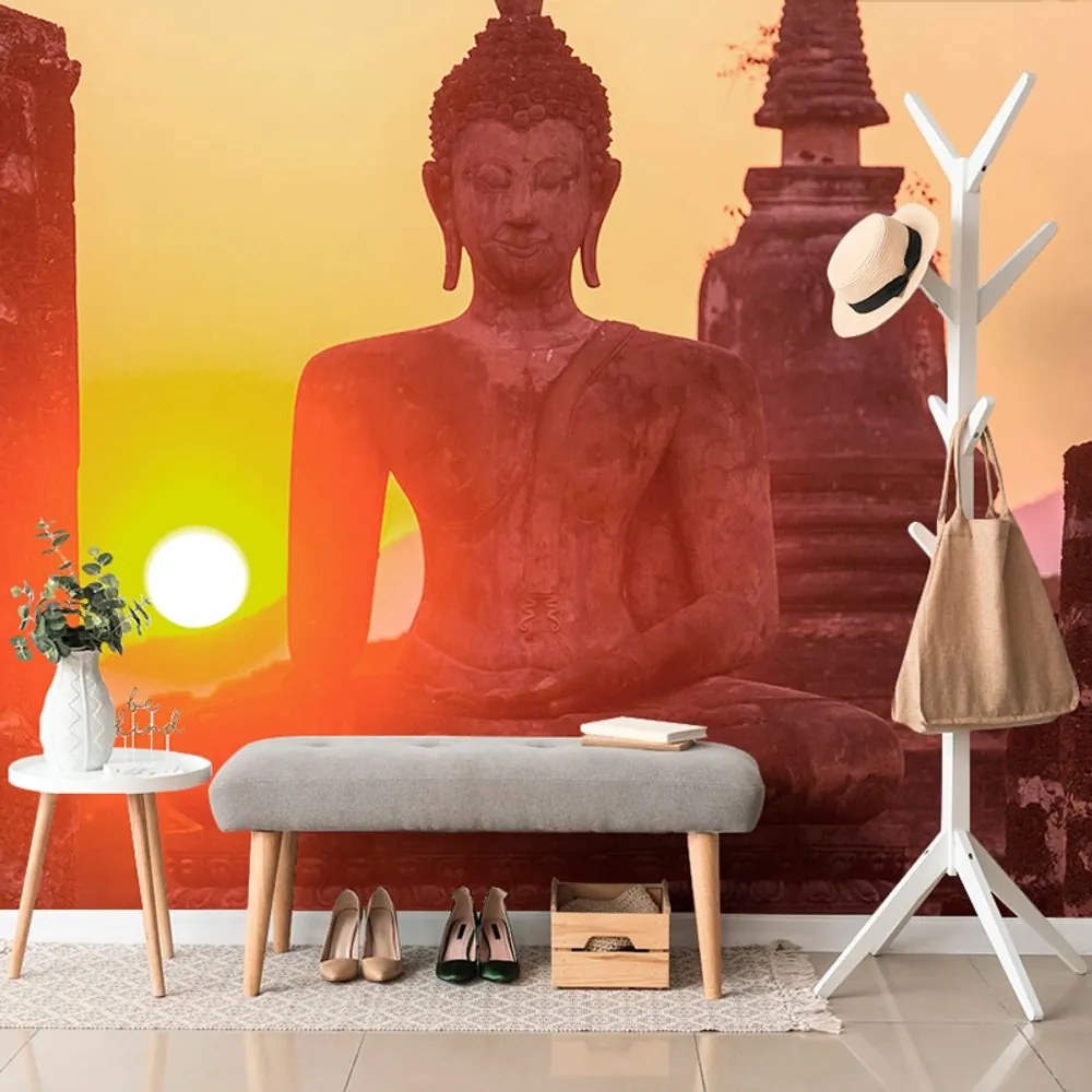 Carta da parati autoadesiva – Statua di Buddha tra le pietre