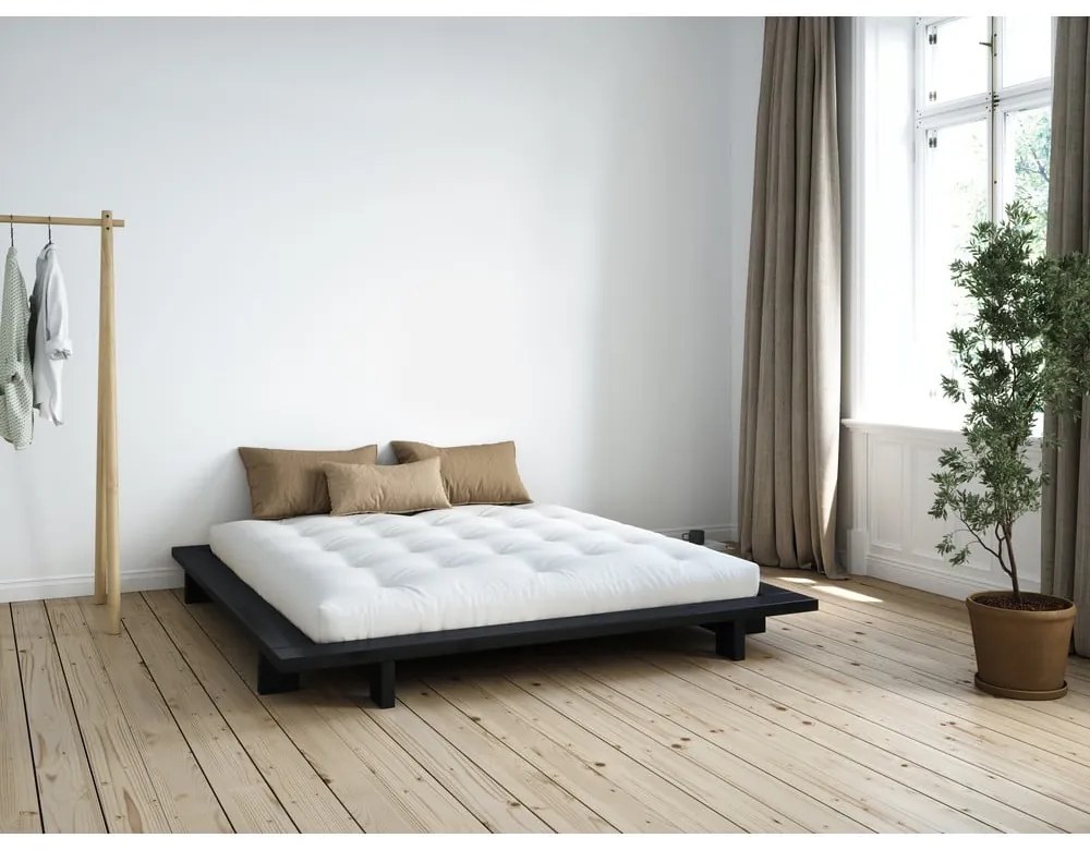 Letto matrimoniale nero in legno di pino con griglia 140x200 cm Japan - Karup Design