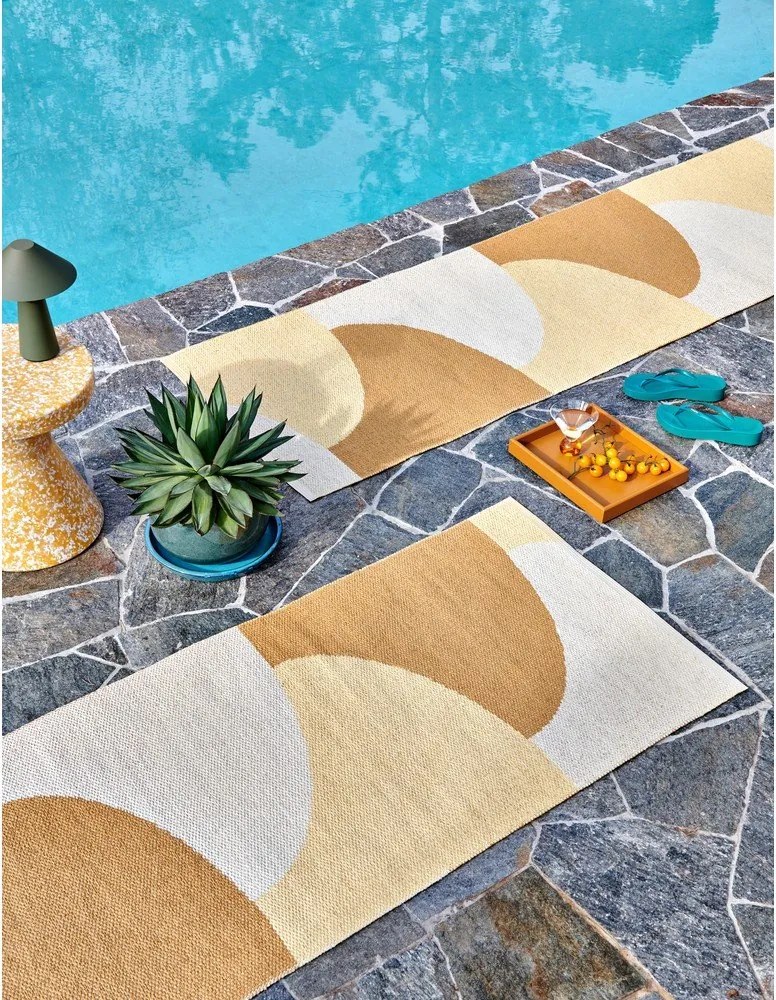 Tappeto da interno/esterno giallo ocra 70x90 cm Hill Ochre Pale Yellow – Pappelina