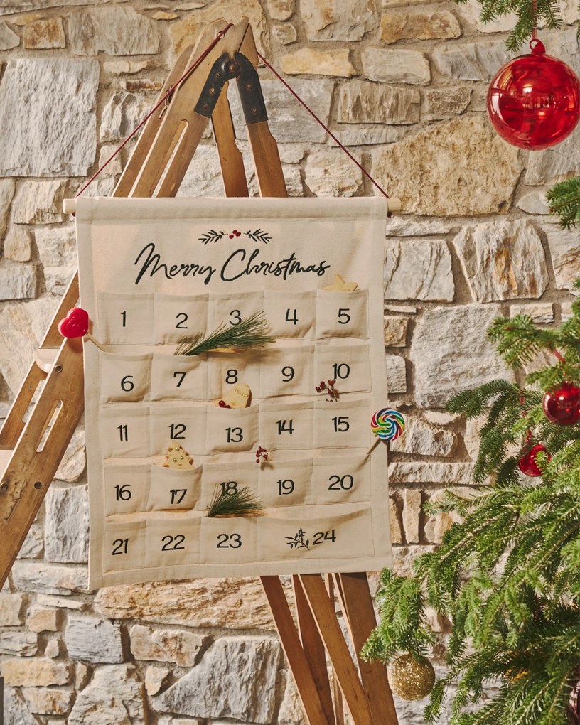 Kave Home - Calendario dell'Avvento Uarda 100% cotone bianco con ricami 56 x 65 cm