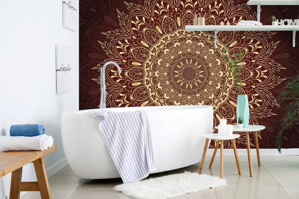 Carta da parati – Mandala dorata su sfondo bordeaux