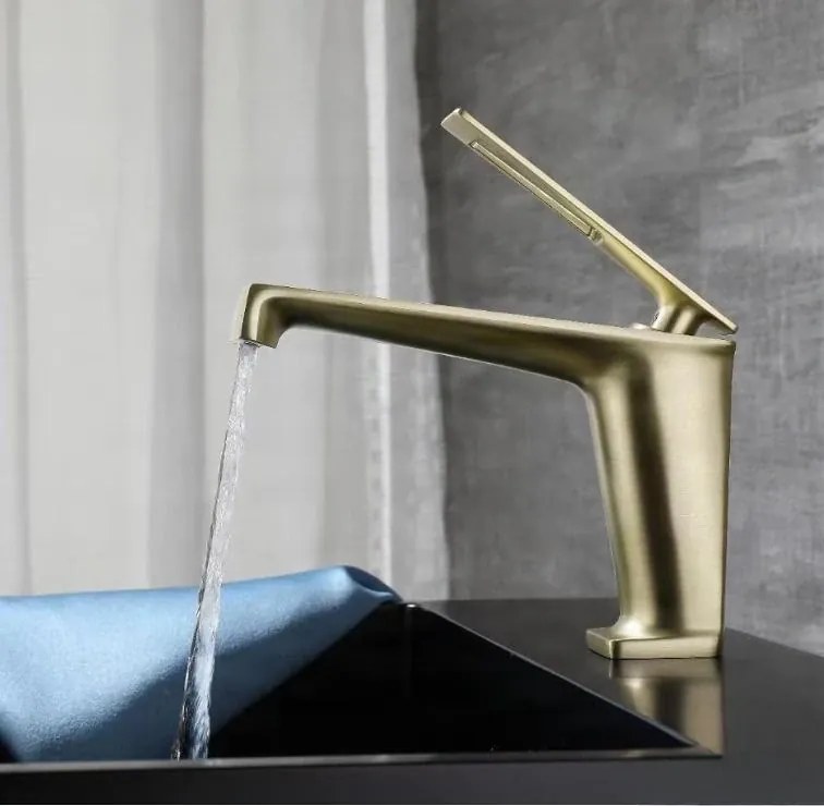 Rubinetto per lavabo ELITE EDITION BBS1257 in ottone con bocca a cascata, disponibile in più finiture — Grigio gunmetal — Alta