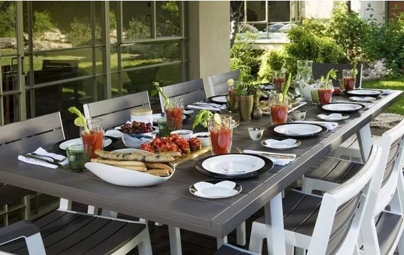 Tavolo Da Esterno Allungabile A 240 Cm Effetto Legno E Gambe Bianche Keter Harmony Cappuccino