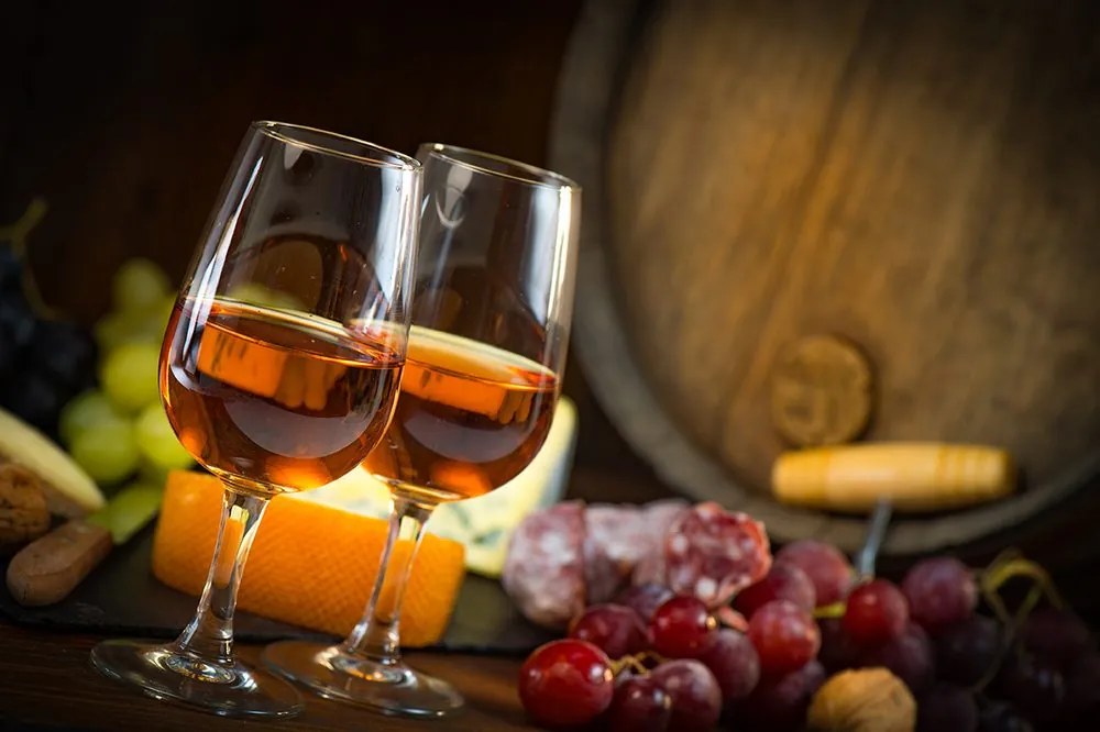 Carta da parati autoadesiva – Bicchiere di vino rosato