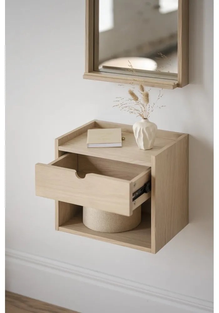 Comodino sospeso con ripiani in legno di quercia in colore naturale Hillmond - Rowico