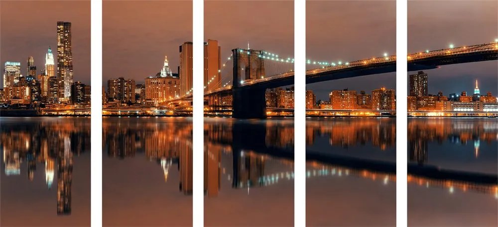 Quadri 5 pezzi – Riflesso di Manhattan nell'acqua