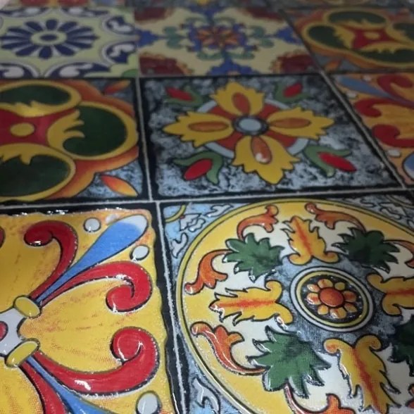 Set Da Pranzo Tavolo Maioliche Rettangolare 120x80 Con 4 Sedie Pieghevoli Kos