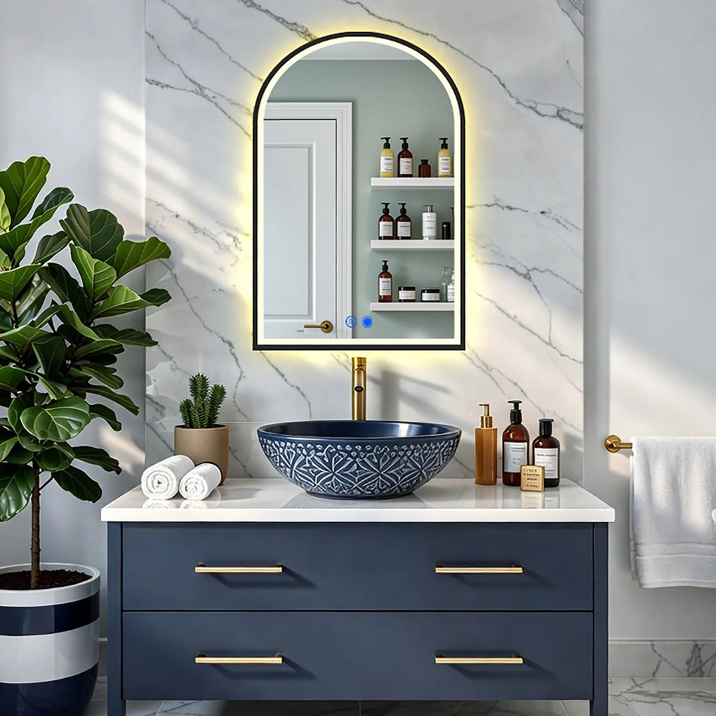 Specchio irregolare con illuminazione LED in una cornice in alluminio nero