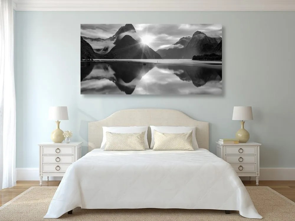 Quadro su tela – Milford Sound all'alba in bianco e nero