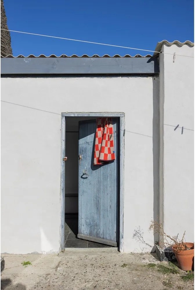 Asciugamano tipo terry arancione/beige in cotone organico 50x90 cm Retro – Mette Ditmer Denmark