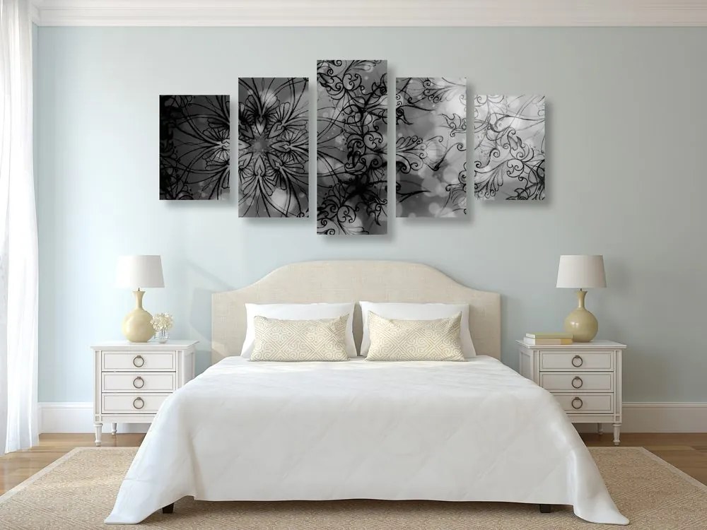 Quadri 5 pezzi – Mandala floreale in bianco e nero