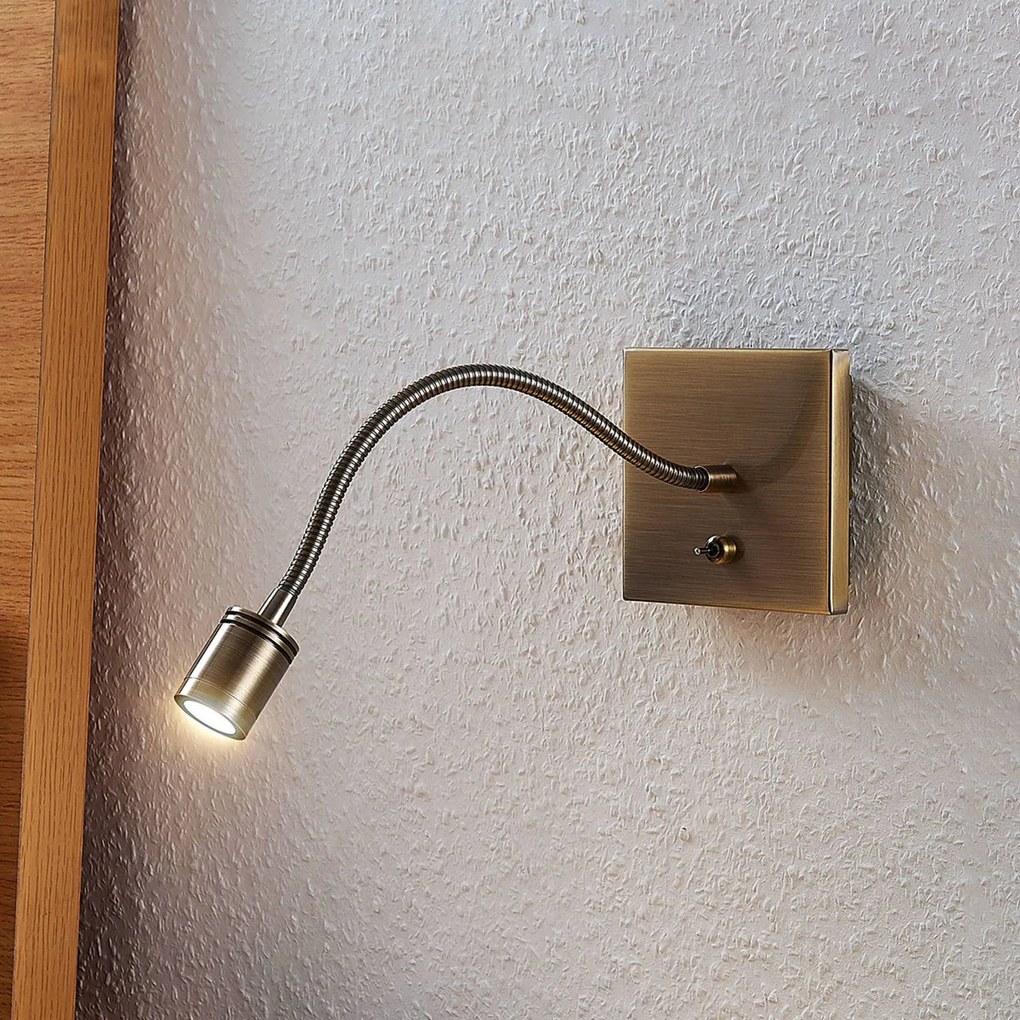 Lindby Lampada a LED da lettura a parete Mayar con braccio flessibile, ottone antico