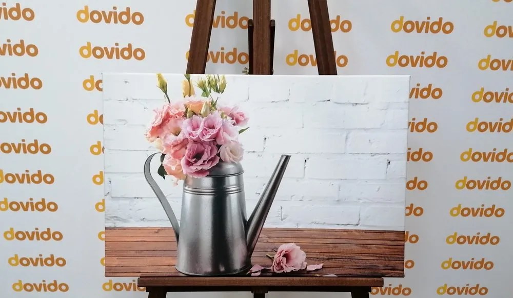 Quadro su tela – Bouquet di fiori in annaffiatoio