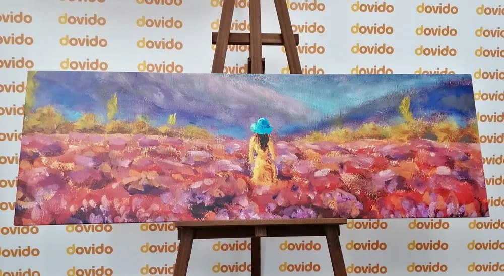 Quadro su tela – Ragazza in abito giallo in un campo di lavanda