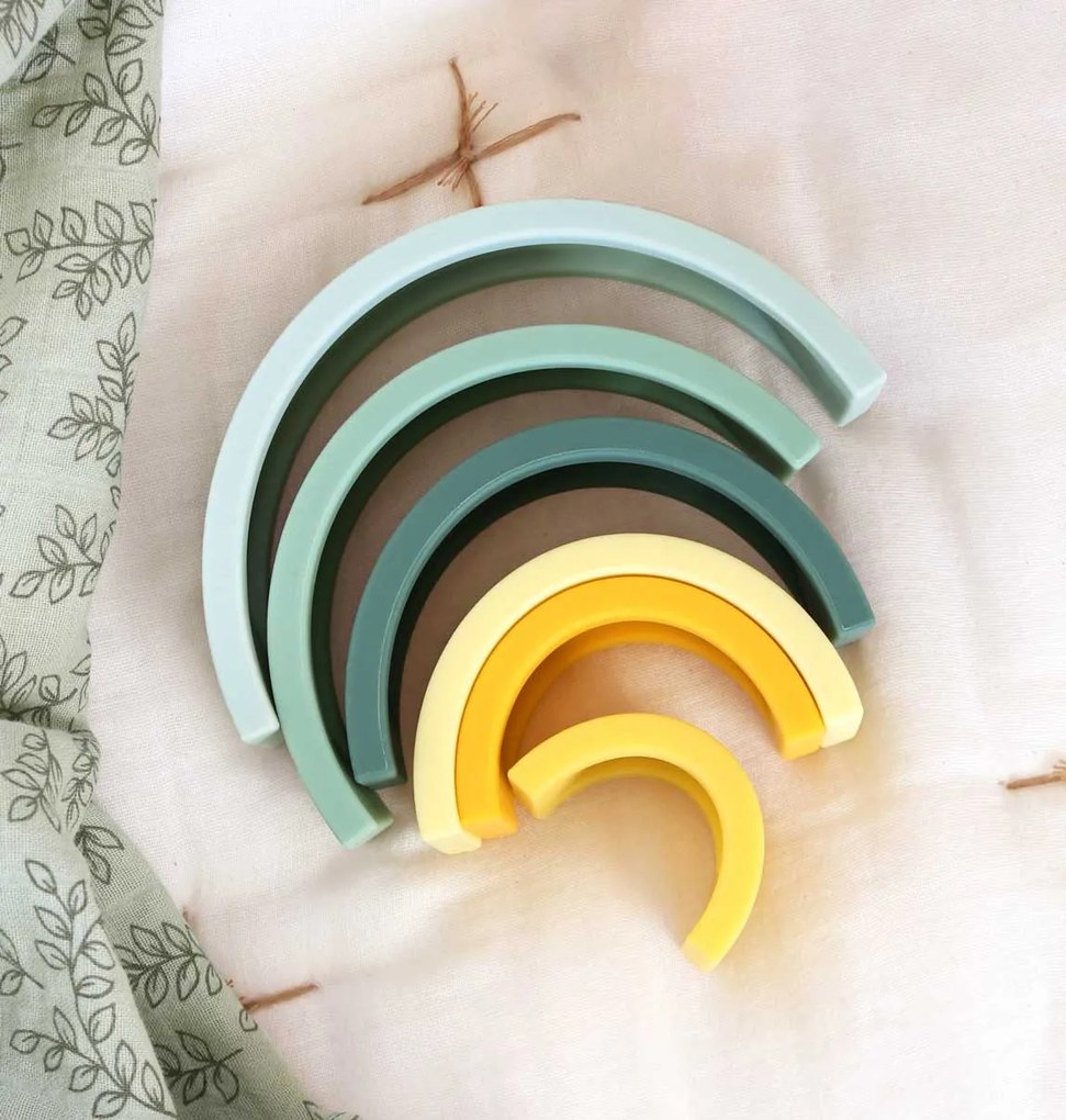 A Little Lovely Company - arcobaleno montessoriano impilabile - verde e giallo