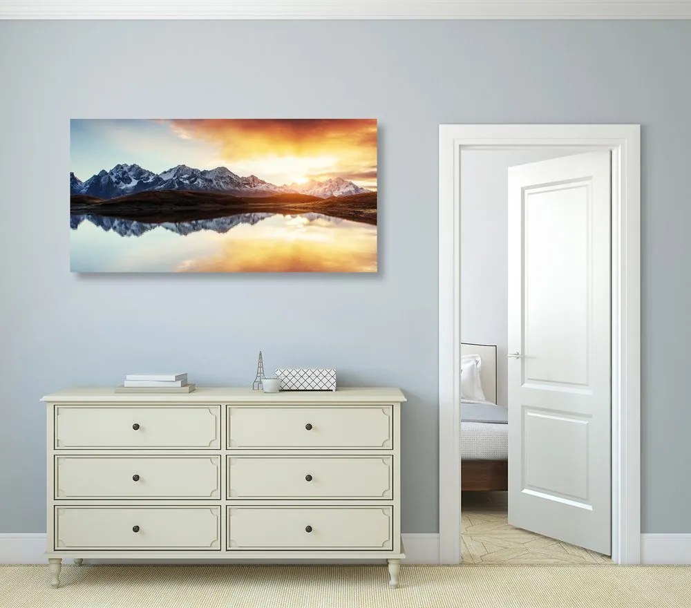 Stampa su tela – Tramonto abbagliante sul lago di montagna