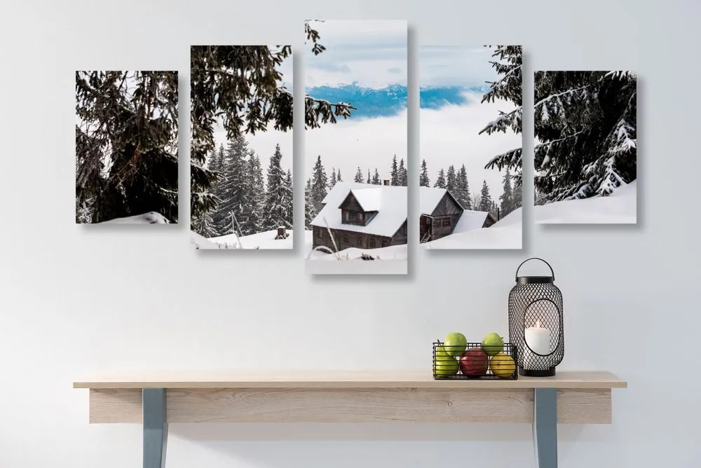 Quadri 5 pezzi – Casetta di legno tra pini innevati