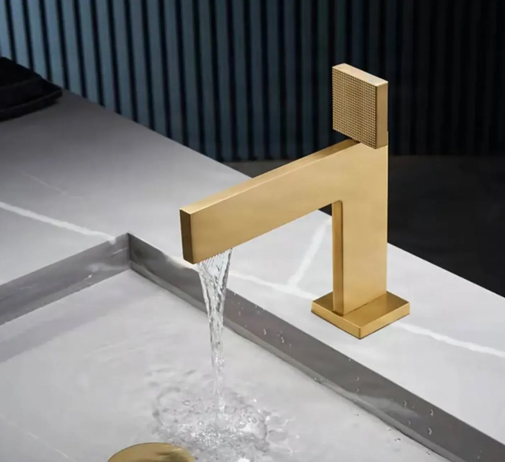 Rubinetto da bagno ELITE EDITION BS1420 in ottone con getto a cascata, disponibile in più finiture — Cromo