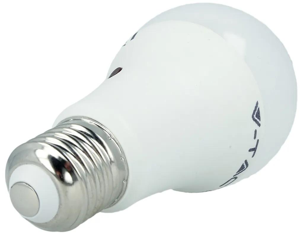 Lampada A Led E27 Con Sensore Crepuscolare 9W A60 Caldo 2700K Bulbo 806lm SKU-4459