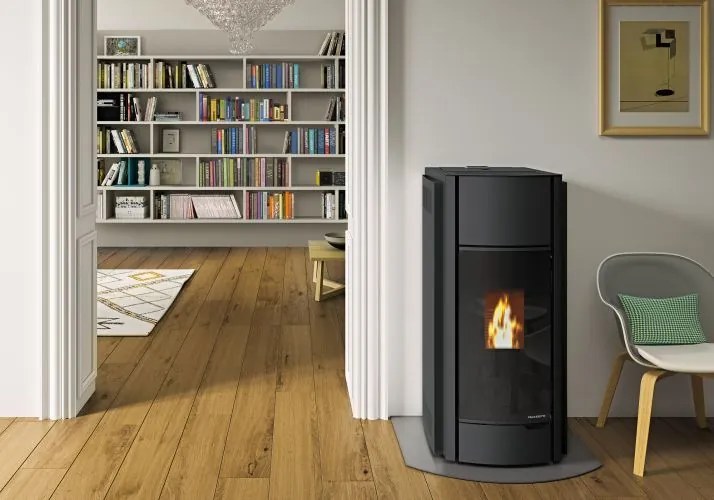 Palazzetti Julie 9 Stufa ermetica A Pellet ecofire ad aria Con Rivestimento in acciaio Nero