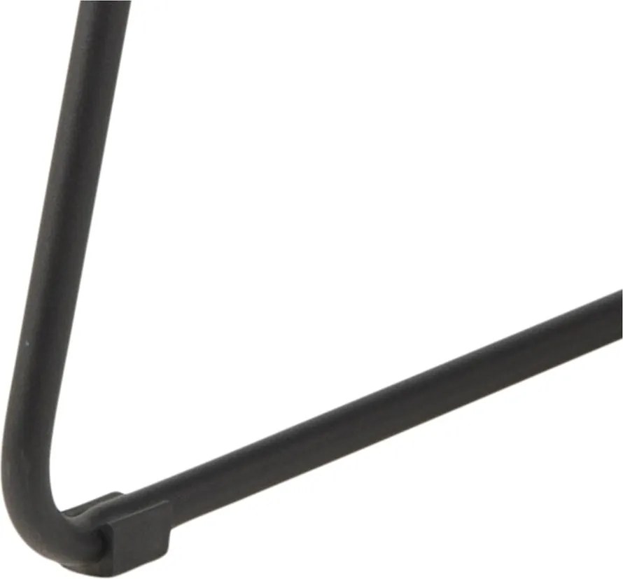 Poltrona rosa con rivestimento in velluto Alba – Actona