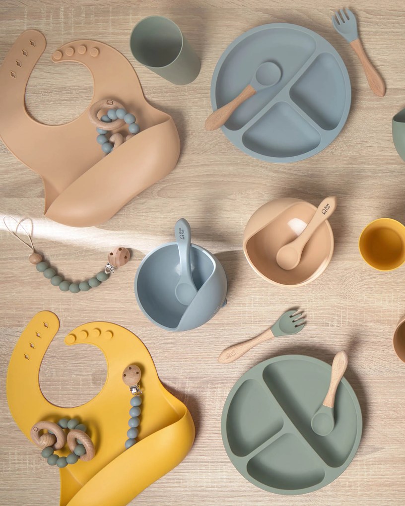 Kave Home - Set Epiphany di tazza con ventosa e cucchiaio in silicone beige