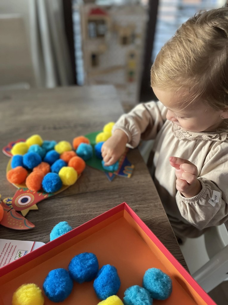 Gioco d'arte - collage di grandi pompon