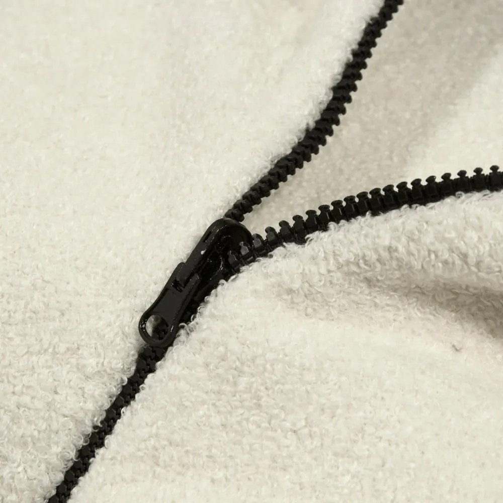 Pouf a sacco per bambini color crema con rivestimento in bouclé Cocoon 100 – SLOWDOWN