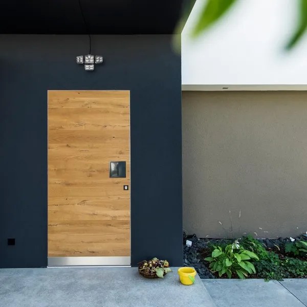 LED Proiettore solare con sensore di movimento e crepuscolare 30W/3,7V 2400 mAh IP47 + +TC