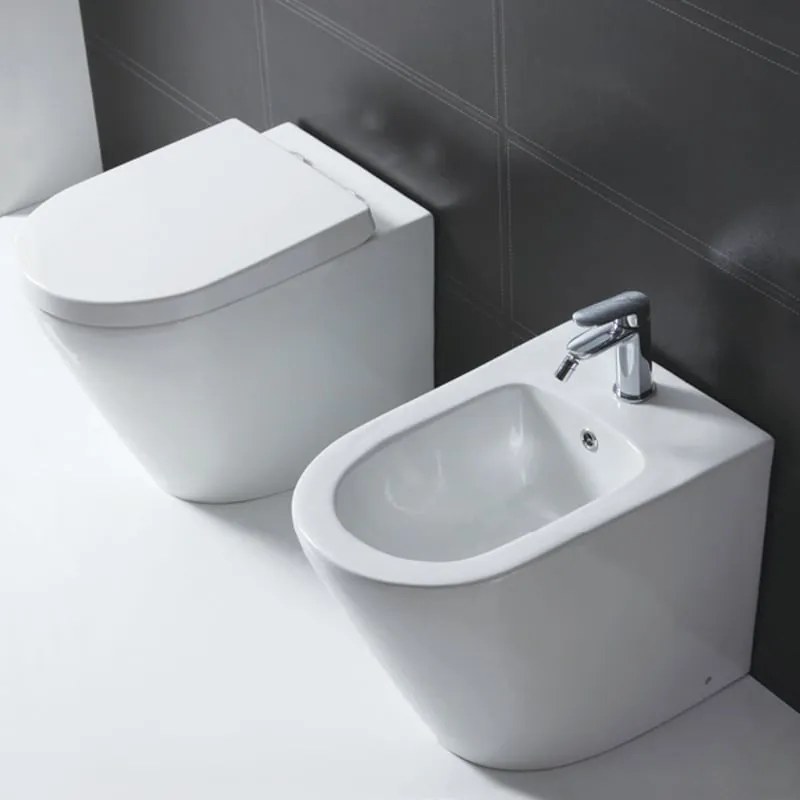 Coppia sanitari filomuro scarico a parete SENSEA compacta bianco lucido WC: P 55 x L 36 x H 39.5 cm, bidet: P 55 x L 37 x H 40 cm