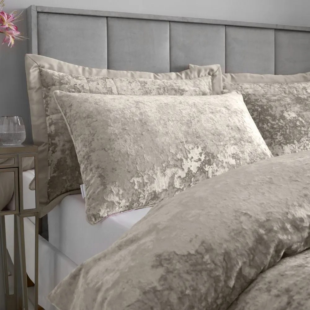 Biancheria da letto in velluto beige per letto matrimoniale 200x200 cm Crushed - Catherine Lansfield