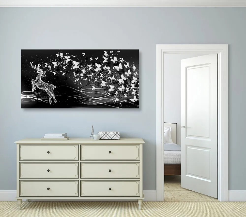 Quadro su tela – Splendido cervo con farfalle in bianco e nero
