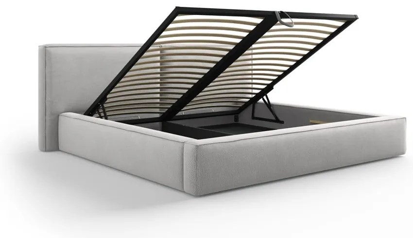 Letto matrimoniale imbottito grigio chiaro con contenitore e rete inclusi 140x200 cm Arendal - Cosmopolitan Design