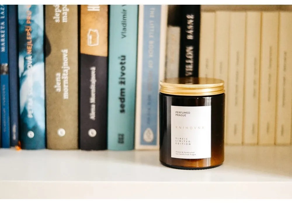 Candela in cera di soia profumata tempo di combustione 40 h Slavic Edition: #09 Library – Perfumed Prague