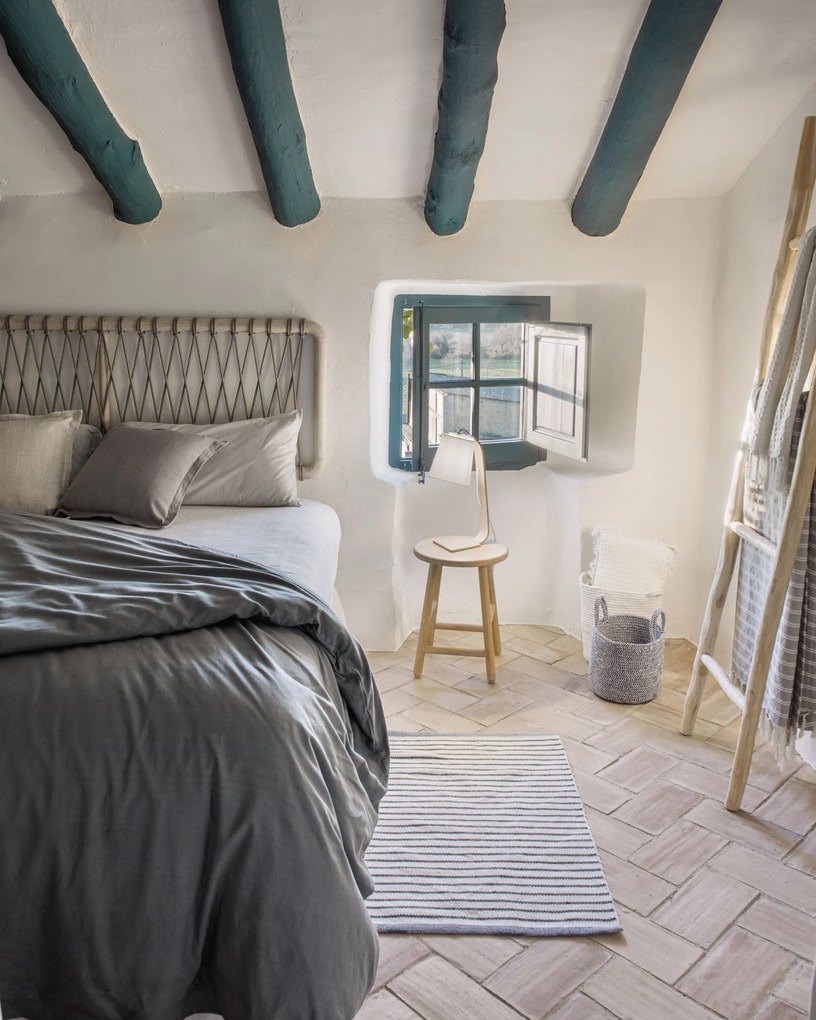 Kave Home - Testiera Aberash in massello di mindi e corda grigia per letto da 160 cm