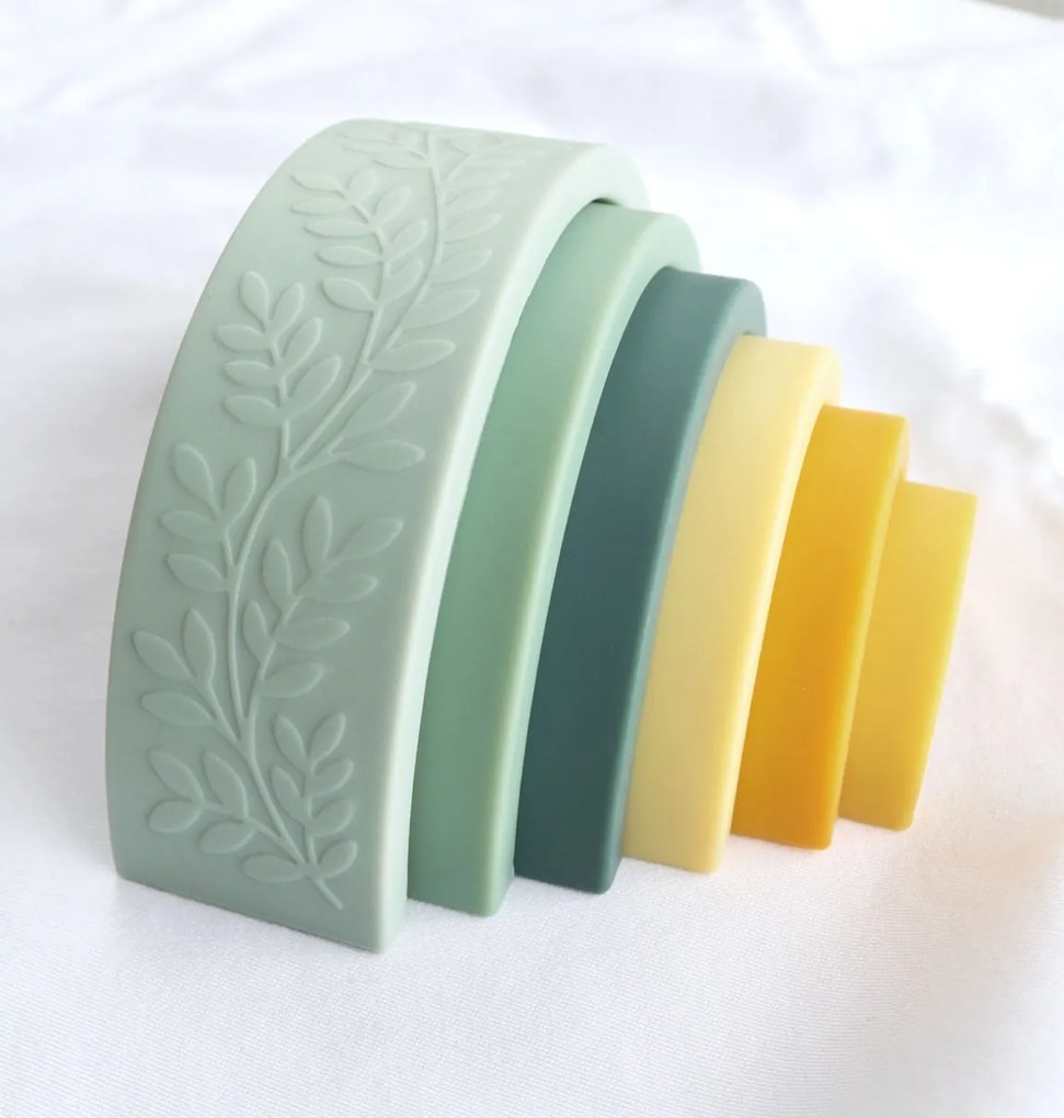 A Little Lovely Company - arcobaleno montessoriano impilabile - verde e giallo