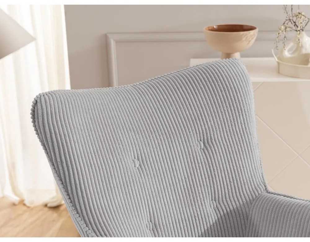 Poltrona con poggiapiedi grigia con rivestimento in velluto a coste Niko – Ropez