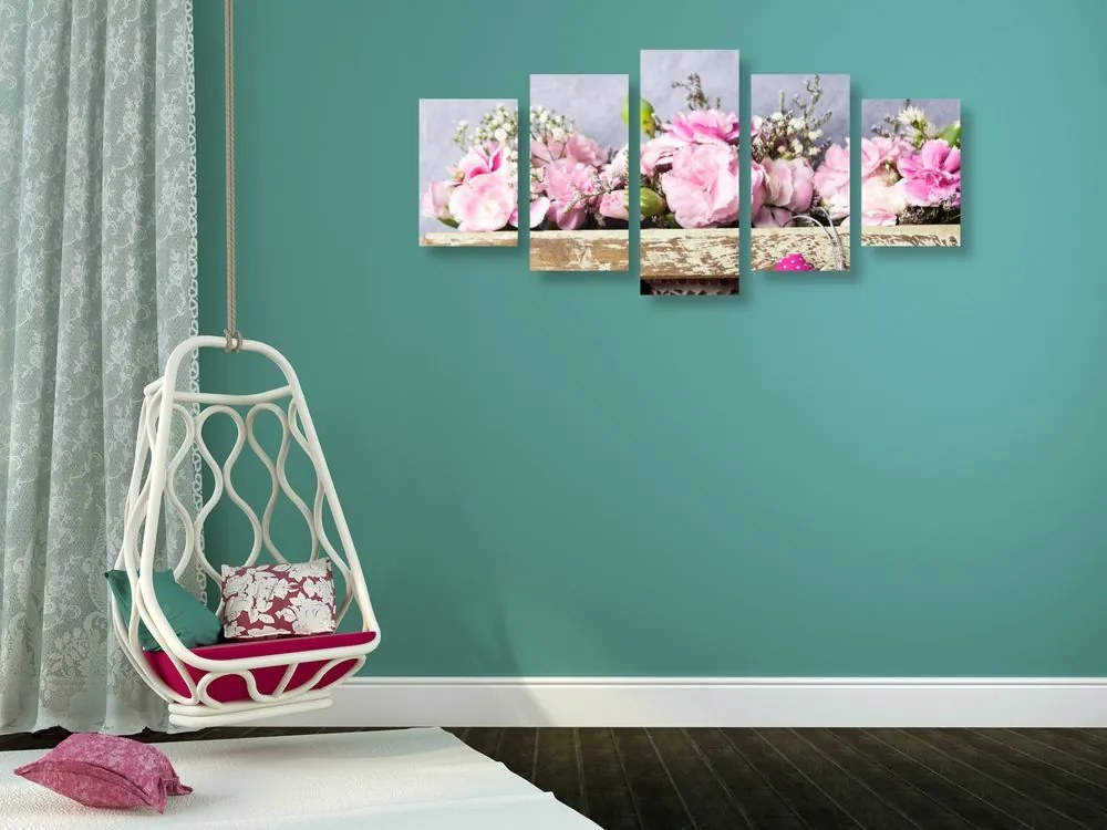 Quadri 5 pezzi – Fiori di garofano in cassetta di legno