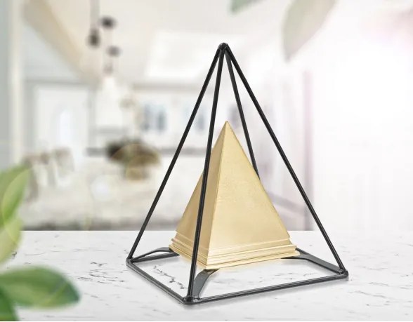 Piramide Gold Con Ferro Cm 15X15X21