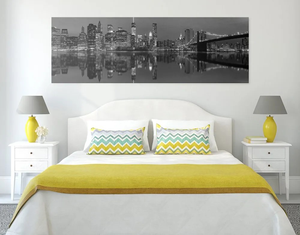 Quadro su tela – Riflesso di Manhattan nell'acqua in bianco e nero