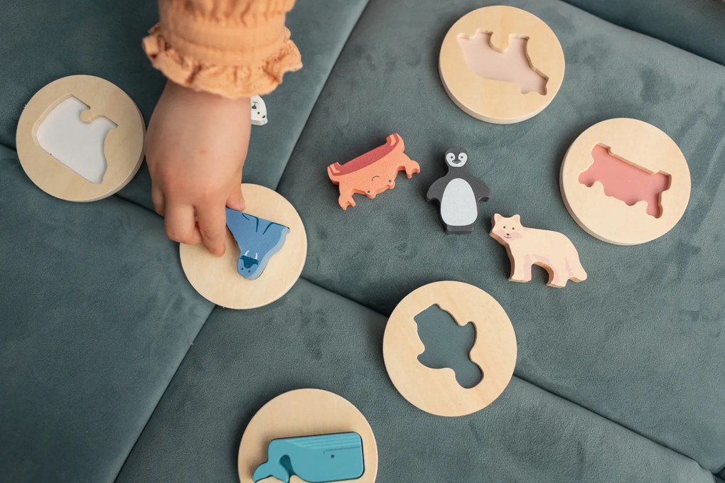 Puzzle a incastro in legno con sagome