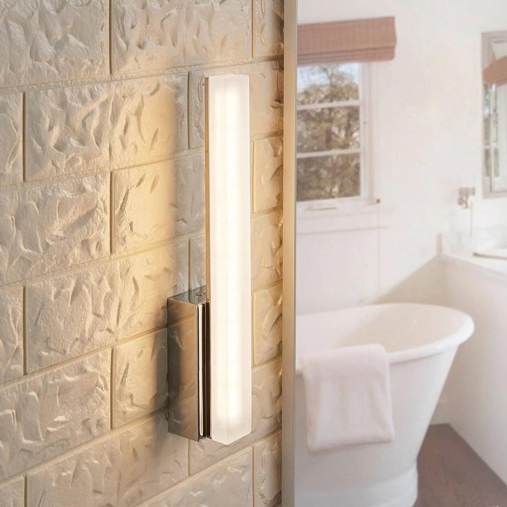 Lucande Applique LED per il bagno Julie, altezza 32 cm, cromo, IP44