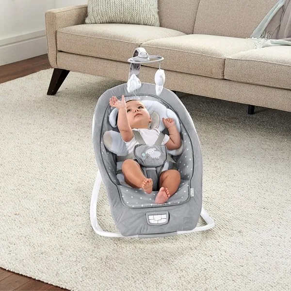 Ingenuity - Altalena per bambini con melodia CUDDLE LAMB 3xLR14