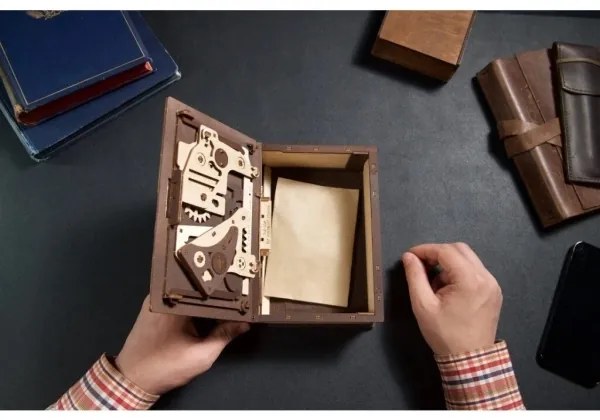 Ugears - Puzzle meccanico 3D in legno Libro dei Segreti