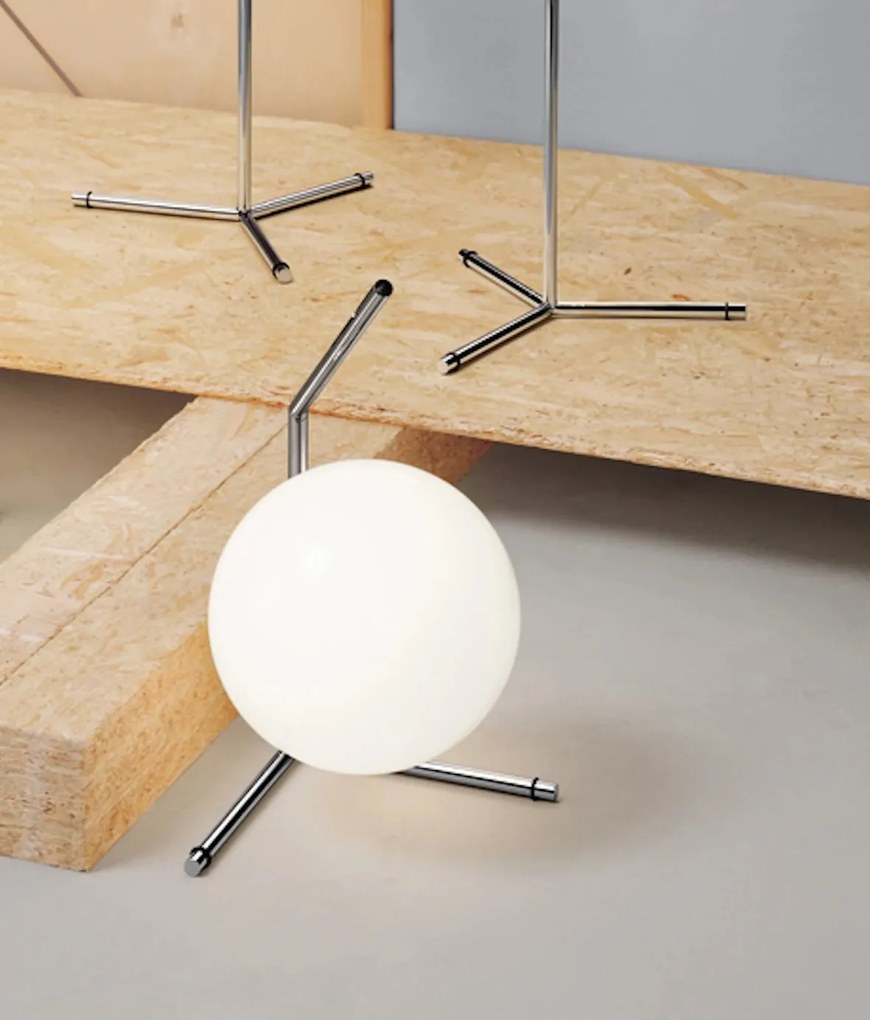 Flos IC Lights Table 1 Low Lampada da tavolo H.38 cm a luce diffusa in vetro opalino bianco e acciaio cromo